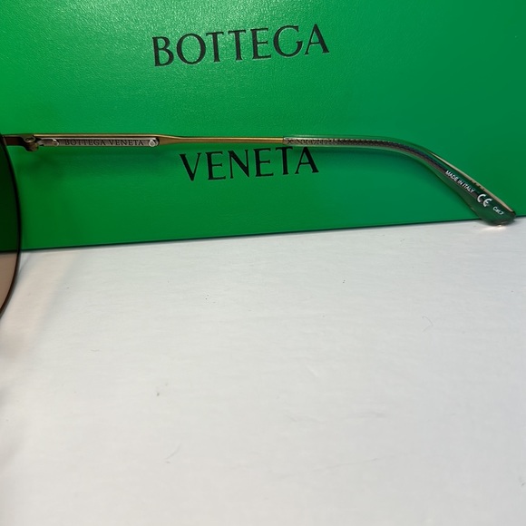 BV0190S Sunglasses by Bottega Veneta™. Shape: Round, Material: Metal, Frame - Picture 10 of 15